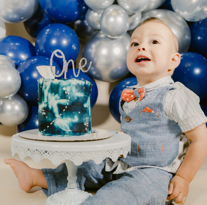 Smashing into Year One: Baby Julian’s Cake Smash Adventure!